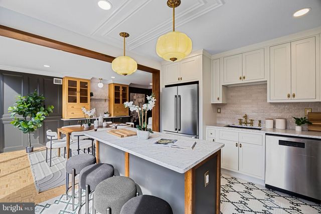 242 LOCUST ST, Philadelphia, PA 19106