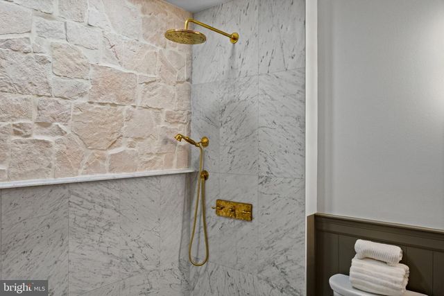 242 LOCUST ST, Philadelphia, PA 19106