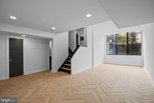 242 LOCUST ST, Philadelphia, PA 19106