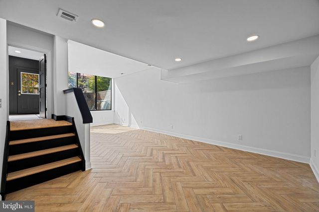 242 LOCUST ST, Philadelphia, PA 19106