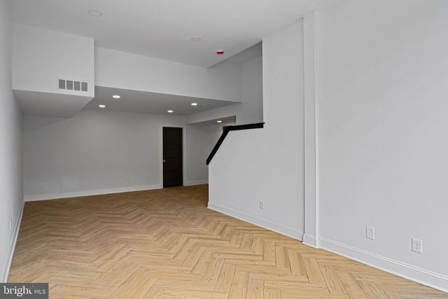 242 LOCUST ST, Philadelphia, PA 19106