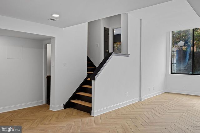 242 LOCUST ST, Philadelphia, PA 19106