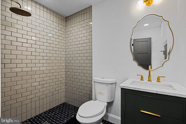 242 LOCUST ST, Philadelphia, PA 19106