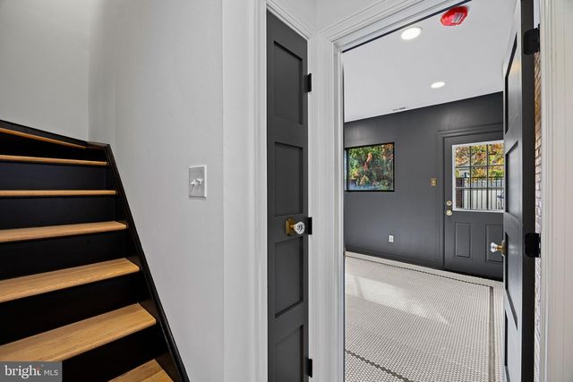 242 LOCUST ST, Philadelphia, PA 19106