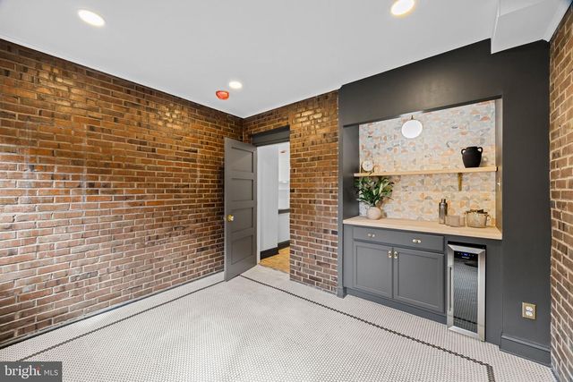 242 LOCUST ST, Philadelphia, PA 19106