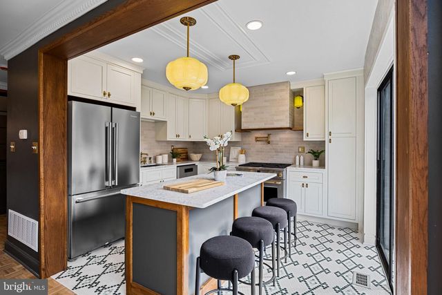 242 LOCUST ST, Philadelphia, PA 19106