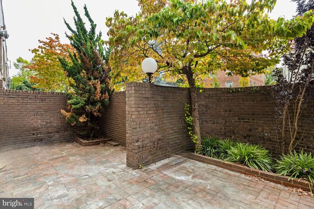 242 LOCUST ST, Philadelphia, PA 19106