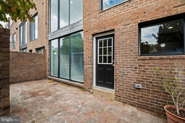 242 LOCUST ST, Philadelphia, PA 19106