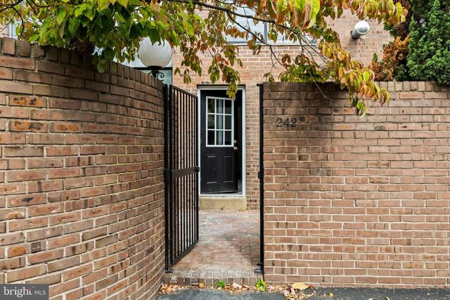 242 LOCUST ST, Philadelphia, PA 19106