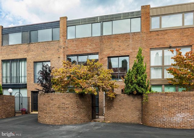 242 LOCUST ST, Philadelphia, PA 19106