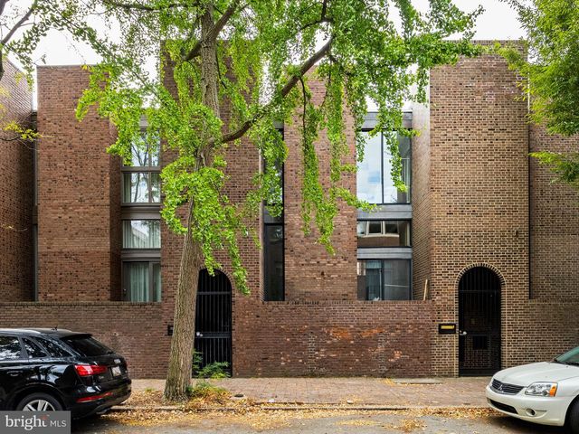 242 LOCUST ST, Philadelphia, PA 19106