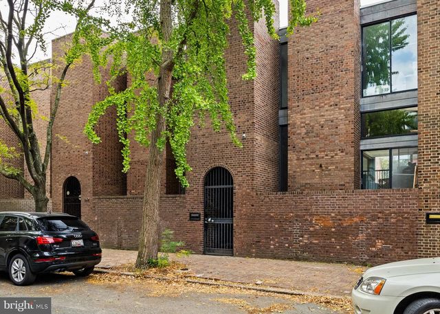 242 LOCUST ST, Philadelphia, PA 19106