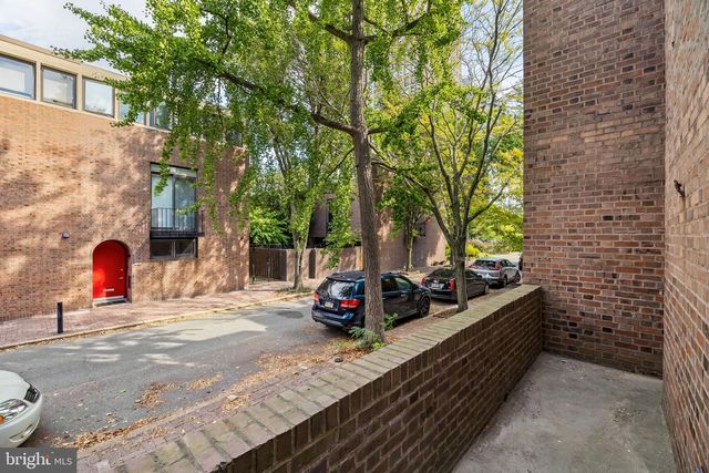 242 LOCUST ST, Philadelphia, PA 19106