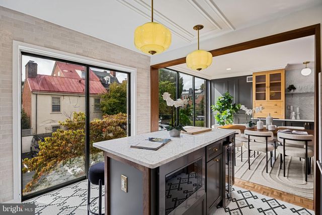 242 LOCUST ST, Philadelphia, PA 19106