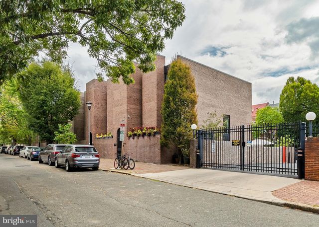 242 LOCUST ST, Philadelphia, PA 19106