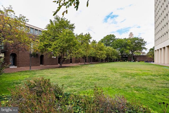 242 LOCUST ST, Philadelphia, PA 19106