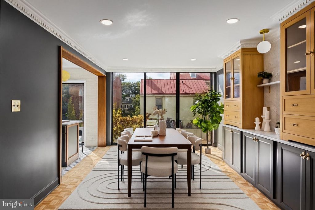 242 LOCUST ST, Philadelphia, PA 19106