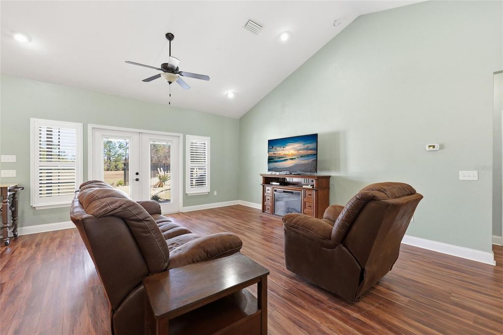 Image 11 of property listing at 15629 NW COUNTY ROAD 231, Gainesville, FL 32609