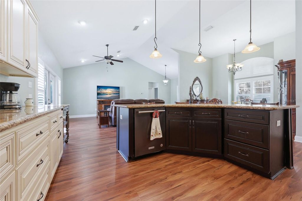 Image 5 of property listing at 15629 NW COUNTY ROAD 231, Gainesville, FL 32609