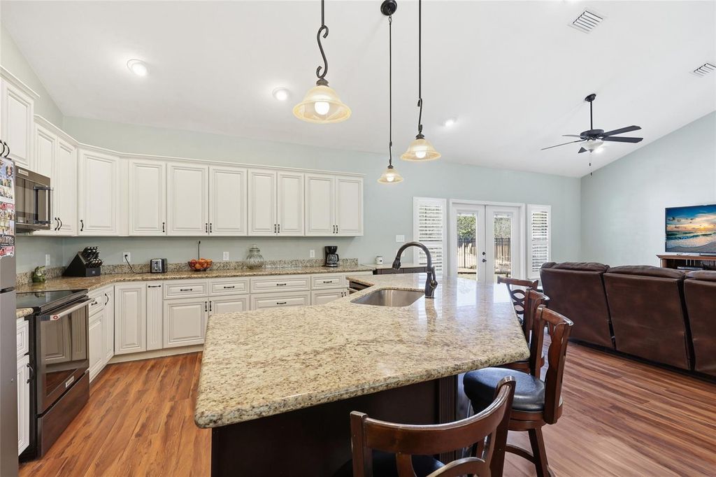 Image 7 of property listing at 15629 NW COUNTY ROAD 231, Gainesville, FL 32609