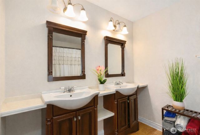 11923 207th Avenue E, Bonney Lake, WA 98391