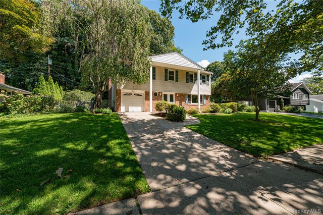 8 Salisbury Drive N, East Northport, NY 11731