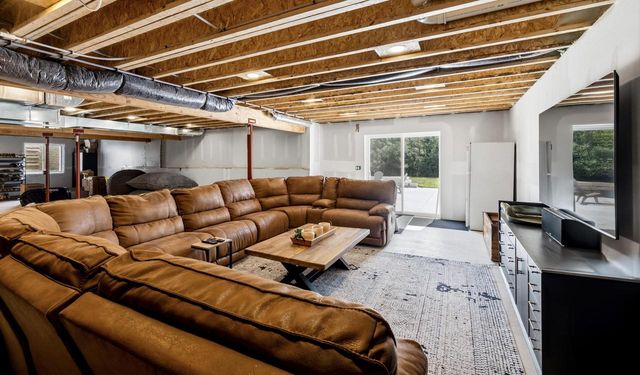 5932 S Quarry Park COURT, New Berlin, WI 53146