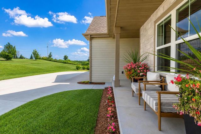 5932 S Quarry Park COURT, New Berlin, WI 53146
