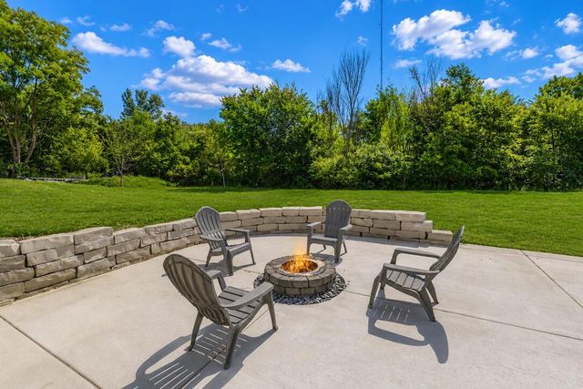 5932 S Quarry Park COURT, New Berlin, WI 53146
