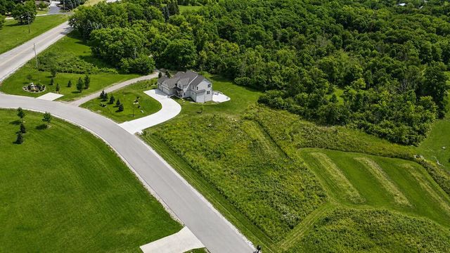 5932 S Quarry Park COURT, New Berlin, WI 53146