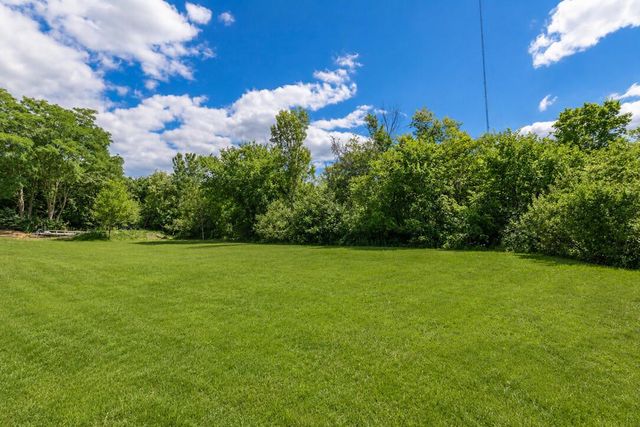 5932 S Quarry Park COURT, New Berlin, WI 53146