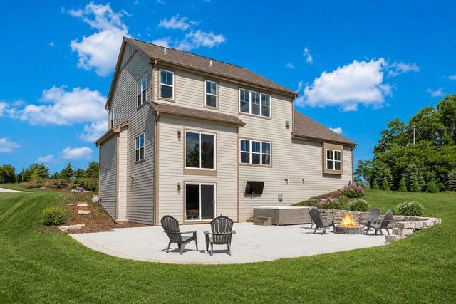 5932 S Quarry Park COURT, New Berlin, WI 53146