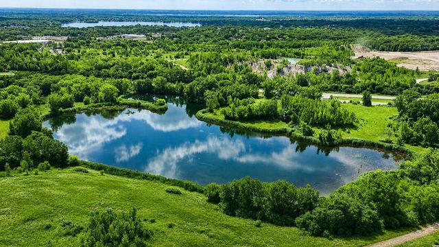 5932 S Quarry Park COURT, New Berlin, WI 53146