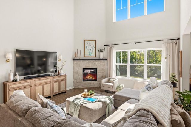 5932 S Quarry Park COURT, New Berlin, WI 53146