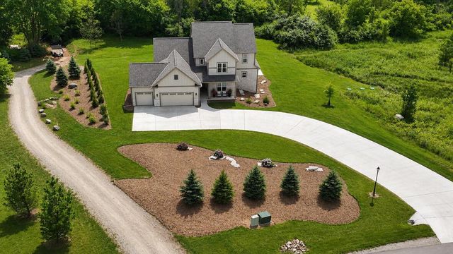 5932 S Quarry Park COURT, New Berlin, WI 53146