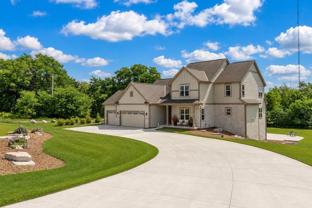 5932 S Quarry Park COURT, New Berlin, WI 53146