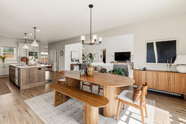 5932 S Quarry Park COURT, New Berlin, WI 53146