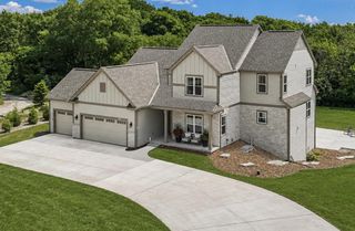 5932 S Quarry Park COURT, New Berlin, WI 53146