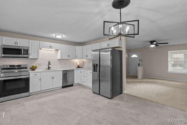 2007 Hungerford Drive, Florissant, MO 63031
