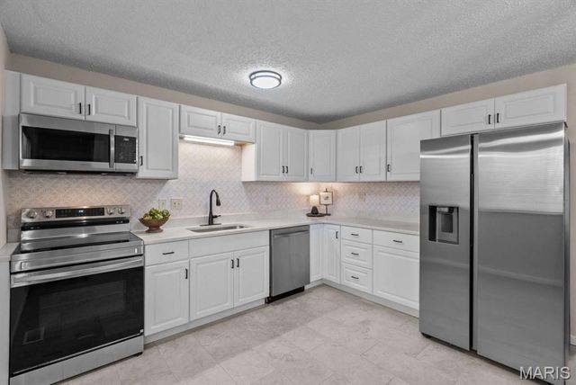 2007 Hungerford Drive, Florissant, MO 63031