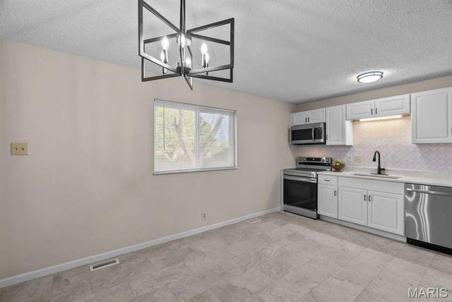 2007 Hungerford Drive, Florissant, MO 63031