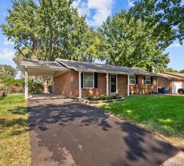 2007 Hungerford Drive, Florissant, MO 63031