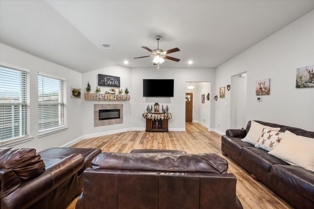 103 Randal Row, Corsicana, TX 75110