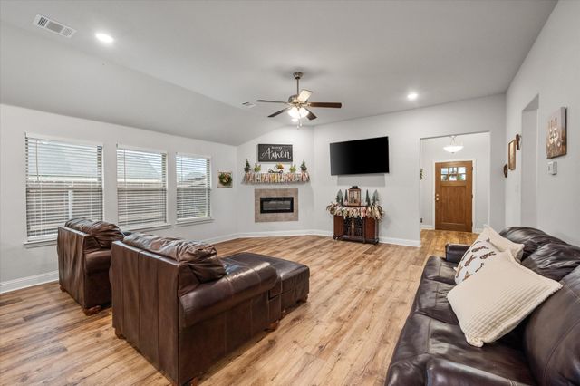 103 Randal Row, Corsicana, TX 75110