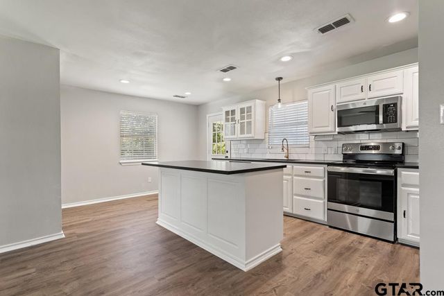 18112 CR 2142, Troup, TX 75789