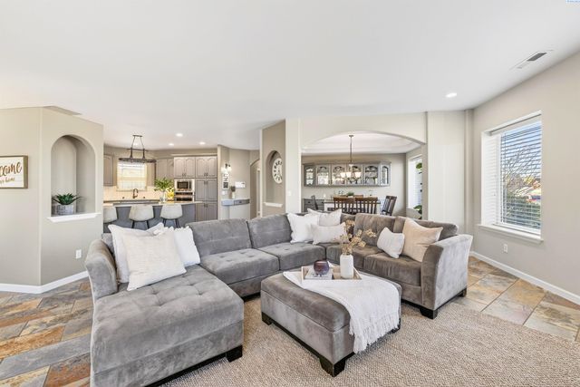 1005 Moonstone Ct, Richland, WA 99352