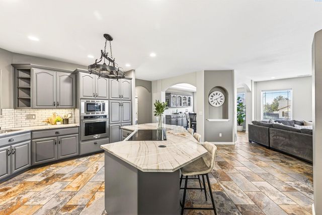 1005 Moonstone Ct, Richland, WA 99352