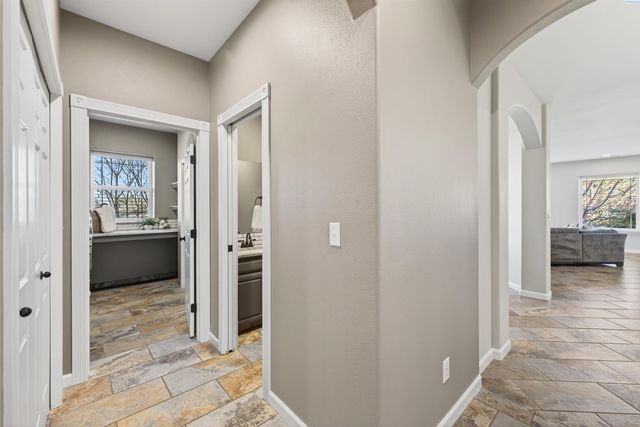 1005 Moonstone Ct, Richland, WA 99352