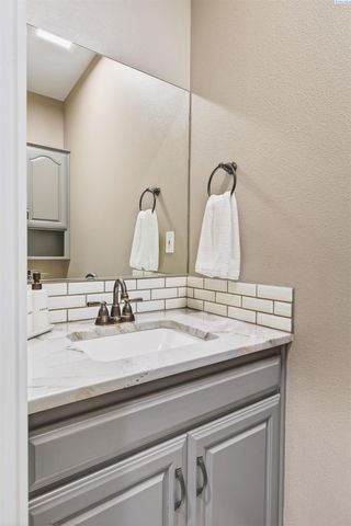 1005 Moonstone Ct, Richland, WA 99352