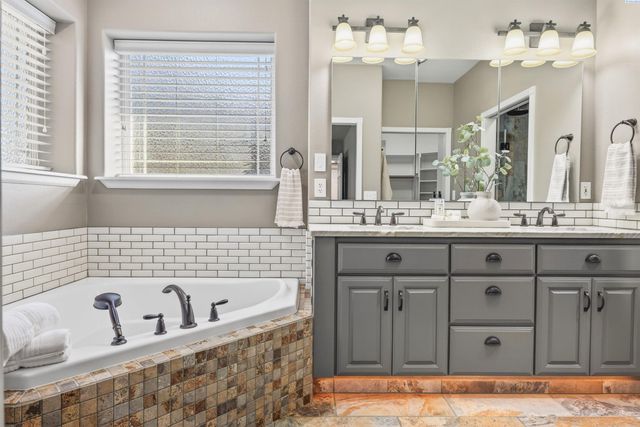 1005 Moonstone Ct, Richland, WA 99352